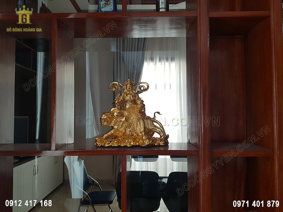Bức tượng đồng d&aacute;t v&agrave;ng 9999 v&ocirc; c&ugrave;ng đẹp